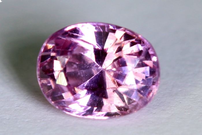 igi-certified-130ct-padaparadscha-sapphire_1515580788Yf6Qiq.jpeg